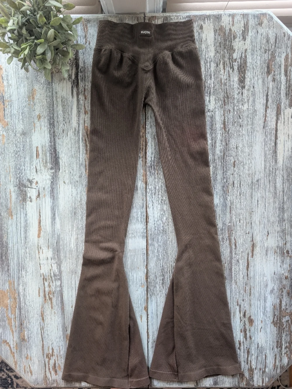 NVGTN Harmony Ribbed Seamless Flare Leggings Brown Women's XS - Picture 7 of 8